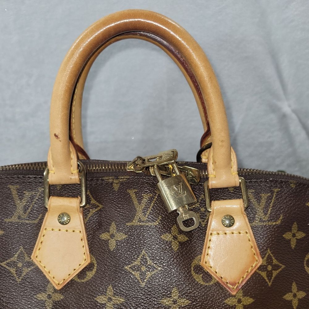 Louis Vuitton Monogram Alma with Dust Bag- Pristine Condition Authentic - Picture 6 of 17